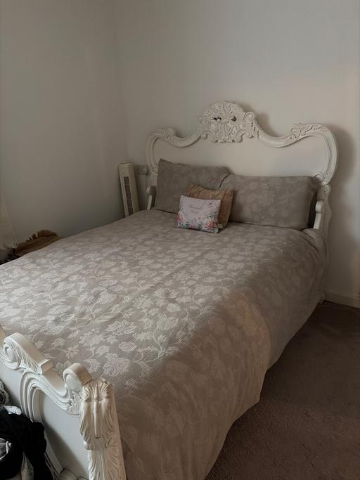  — Vintage double bed