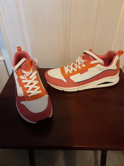  — Ladies Skechers Trainers