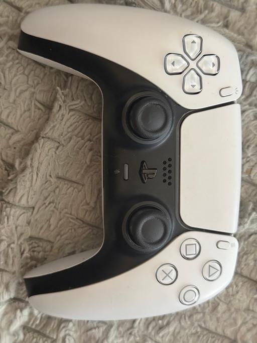  — PlayStation 5 pad