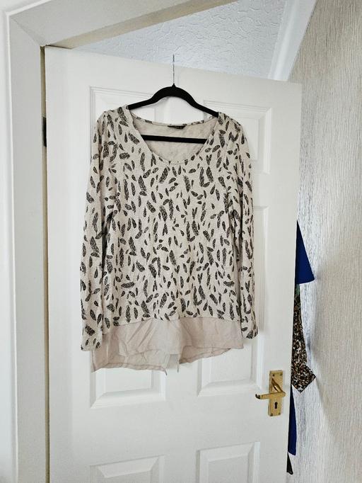  — M&Co feather pattern top, size 12