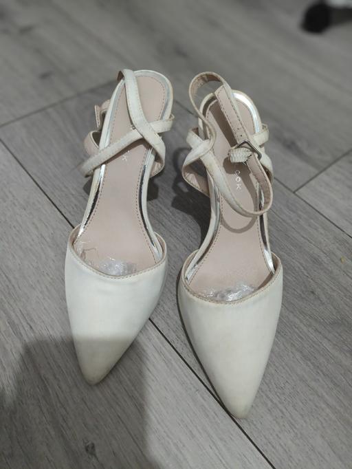 — HIGH HEELS