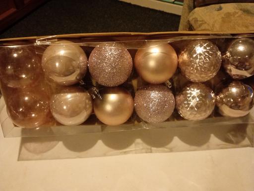  — new box of 12 Christmas baubles set