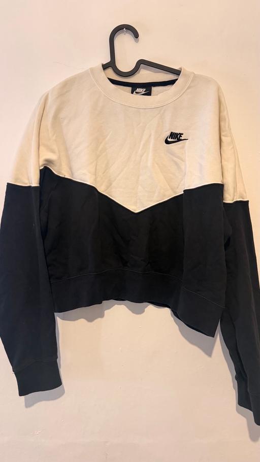  — Nike crop jumper