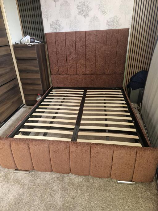  — kingsize ottoman bed