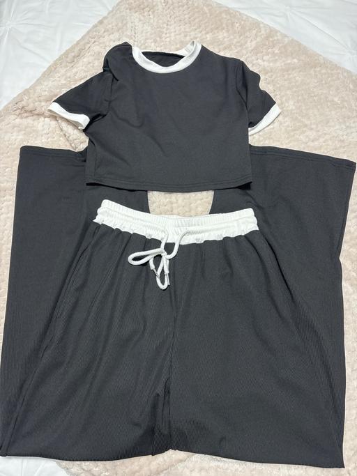  — Trouser set