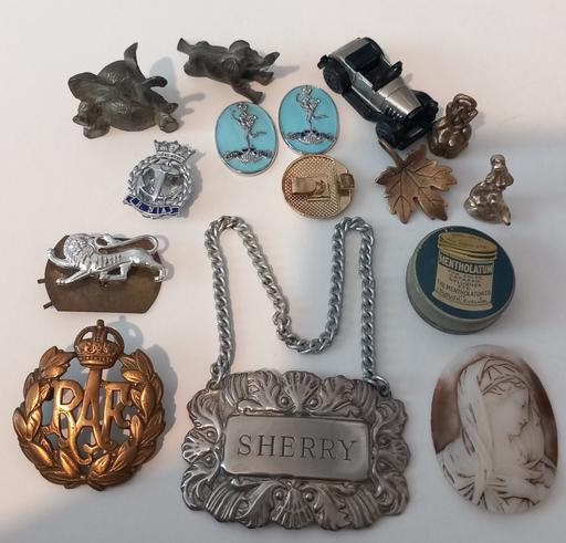  — Collection of antique vintage collectables