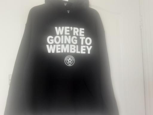  — Men's size m Sheffield United hoodie