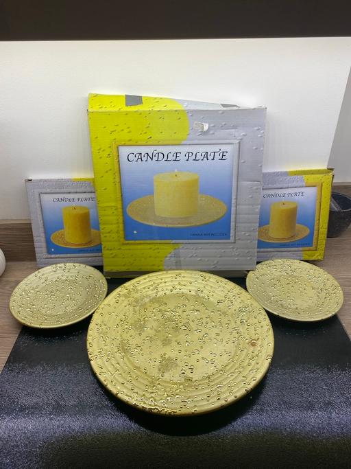  — Xmas plate set