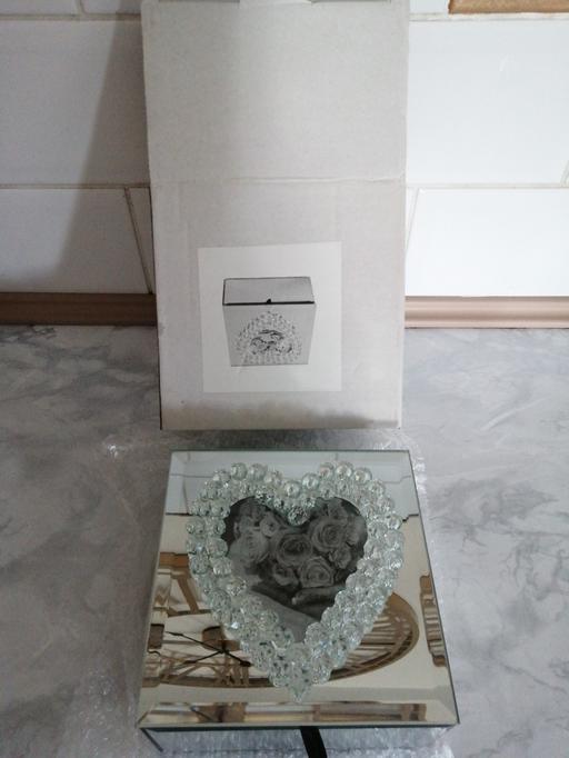  — mirrored Photo box