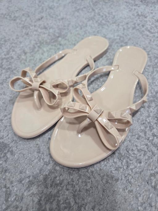  — 🌟NEW🌟 Size 5 plastic flip flops