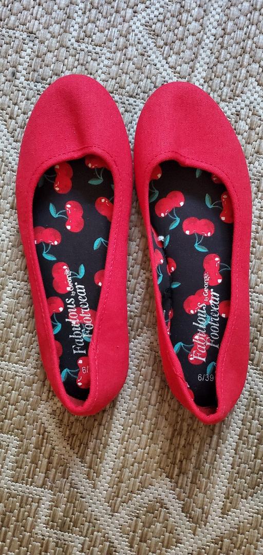  — ladies canvas pumps