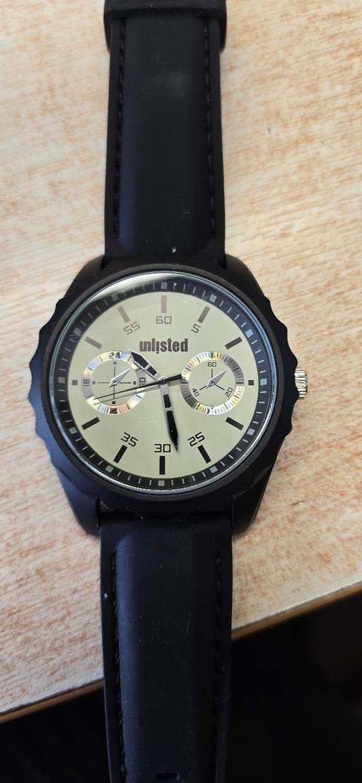  — Unlisted quartz watch