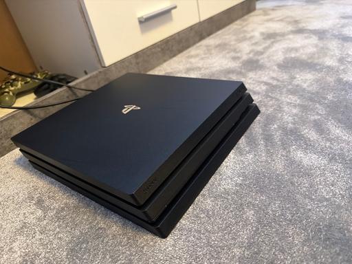  — PS4 pro 1TB + 3 controllers great condition