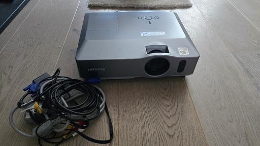  — Hitachi LCD projector