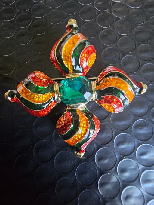  — brooch unusual vintage design