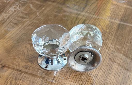  — Crystal style Door knobs