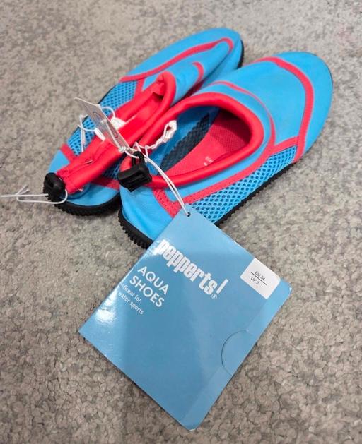  — 🌟NEW🌟 Size 2 PEPPERTS aqua beach shoes