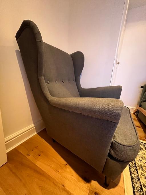  — Armchair