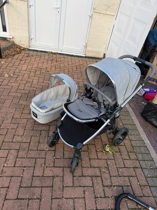  — Ocarro Pram with Carrycot - Mamas and Papas
