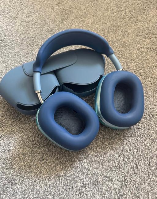  — Apple AirPods Max headphones