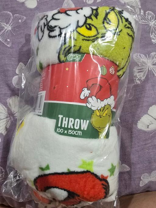  — NEW The Grinch THROW