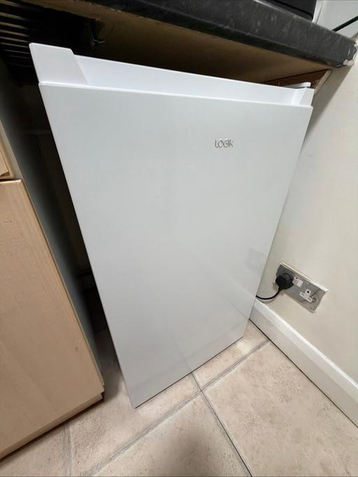  — Logik Freestanding Fridge