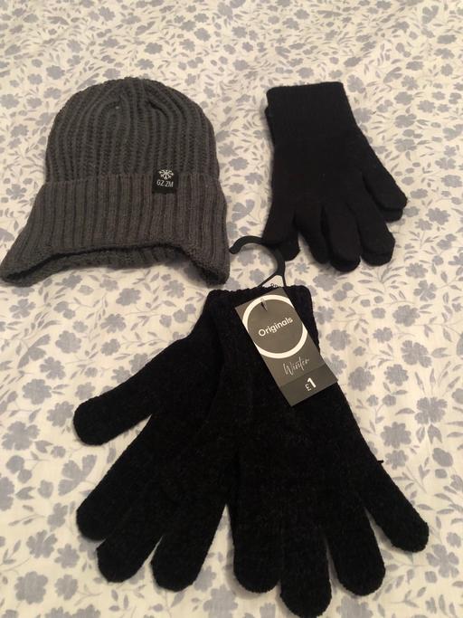  — Gloves and hat
