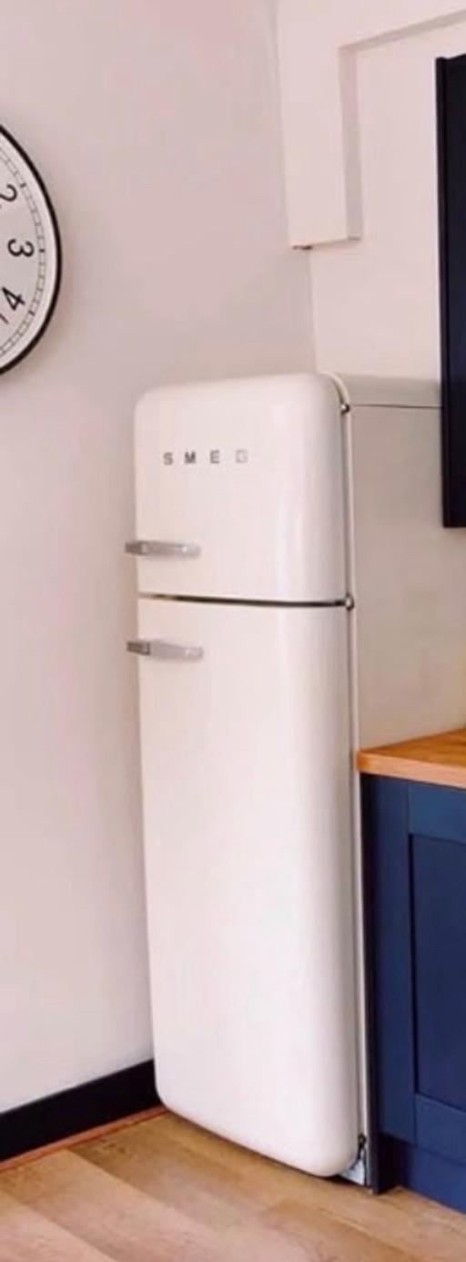  — Freestanding Fridge Freezer
