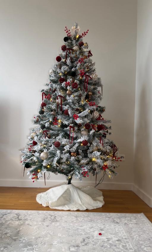  — 7ft pre lit christmas tree+ornaments