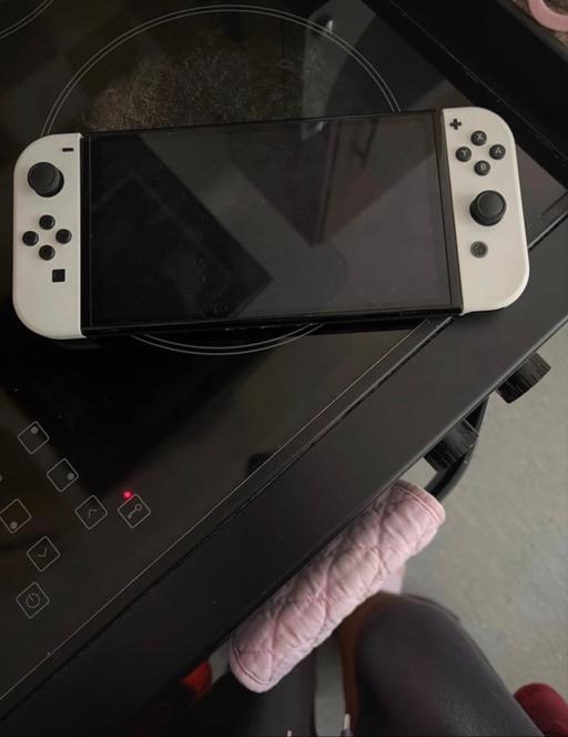  — Nintendo switch oled