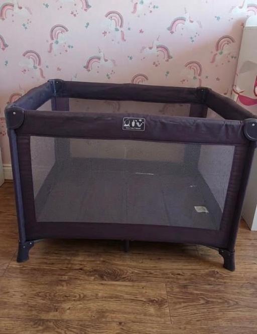  — Travel cot