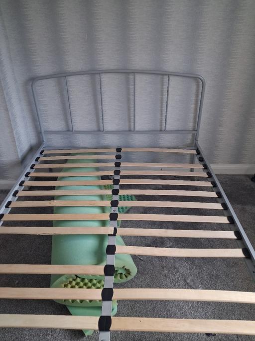  — metal frame double.bed