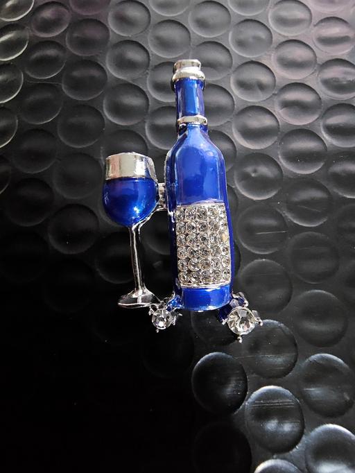  — brooch wine bottle & glass