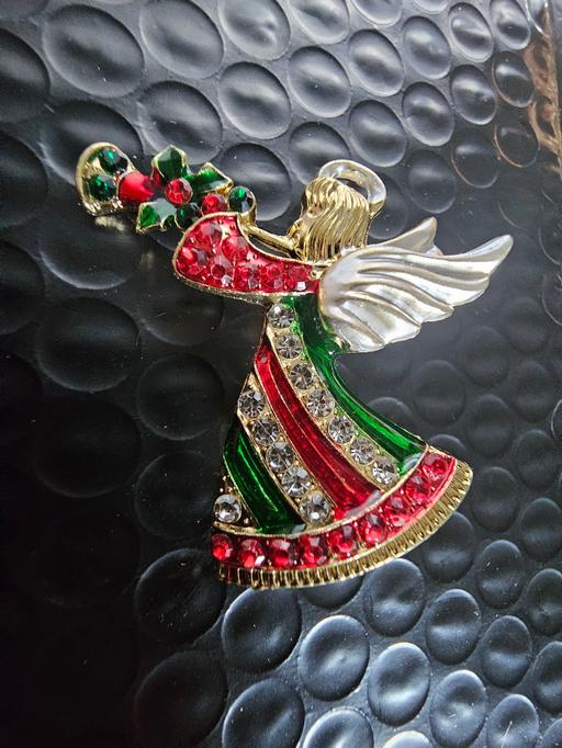  — brooch angel blowing trumpet