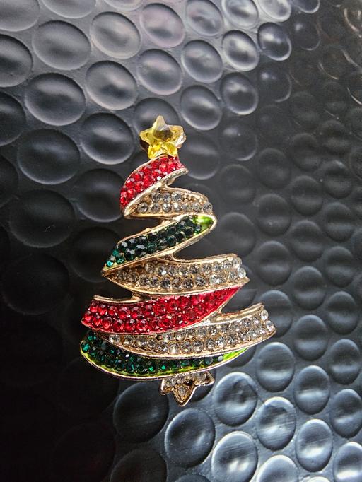  — brooch christmas tree