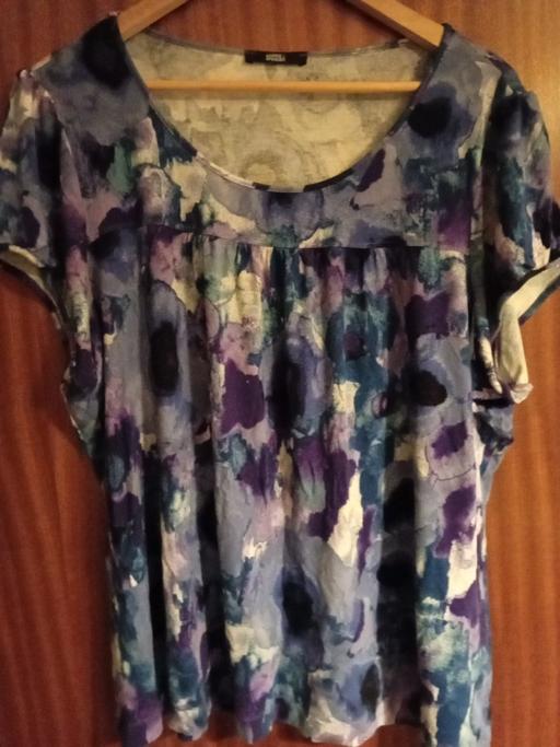  — like new condition ladies M&S top size 22