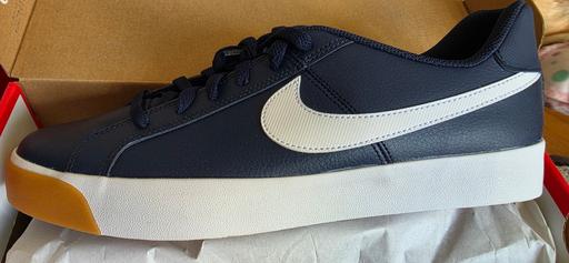  — nike court royale ac