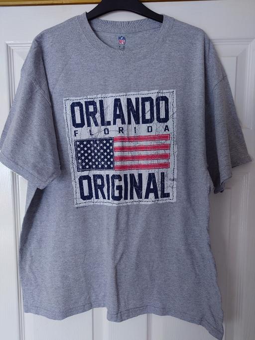  — Mens grey NFL top size XL