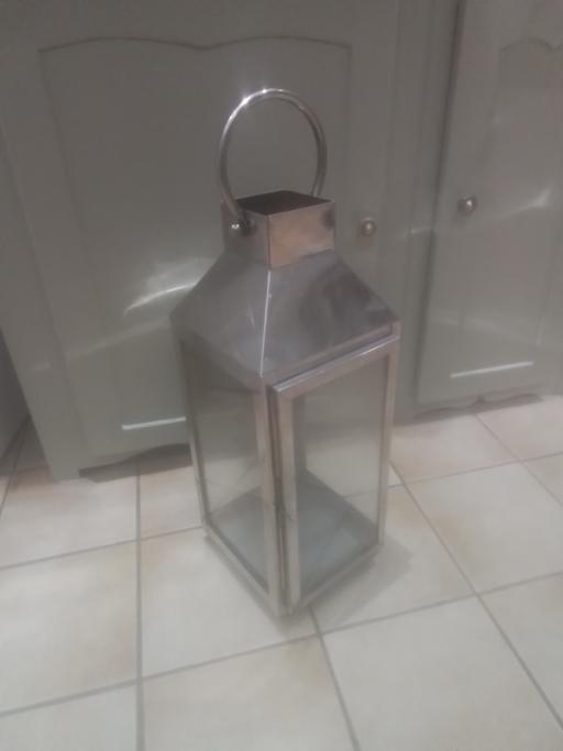  — QUALITY LANTERN WITH HANDLE
