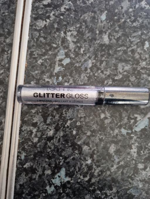  — brand new glitter lipgloss