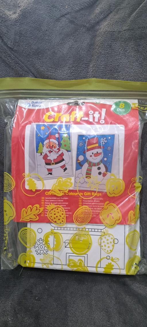  — Christmas Colour in gift bags