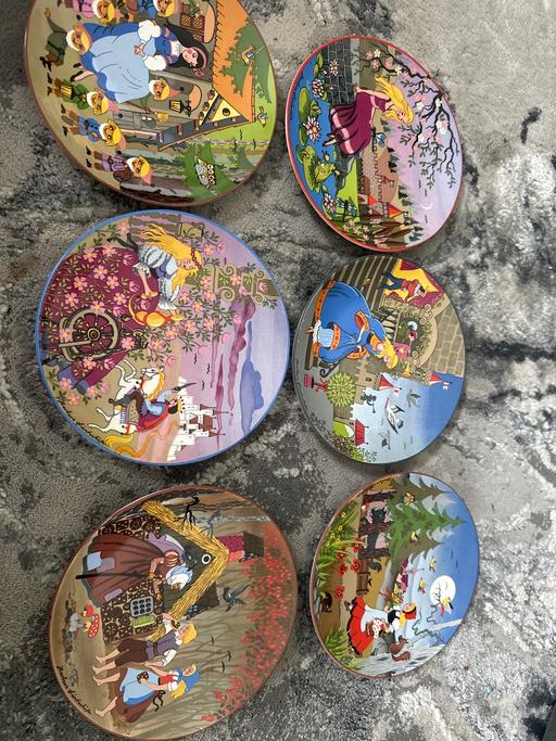  — 6 pool England Disney plate sets