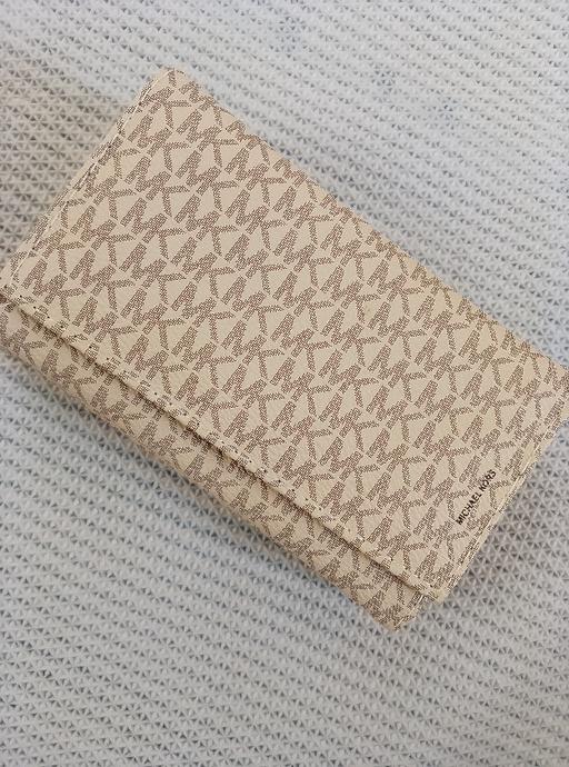  — Purse