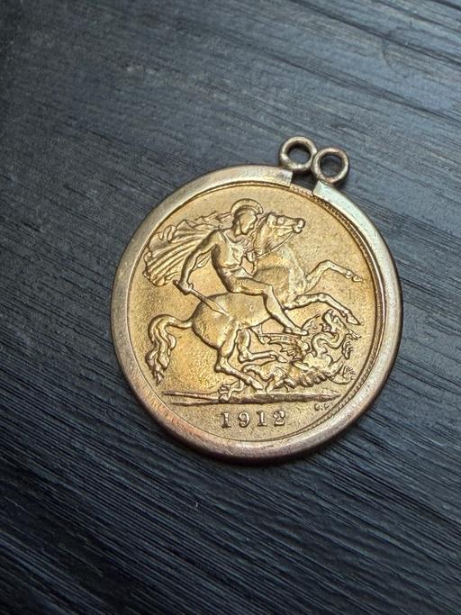  — Half sovereign in a 9 ct mont