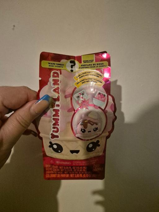  — new Yummiland Num Noms Body Scent