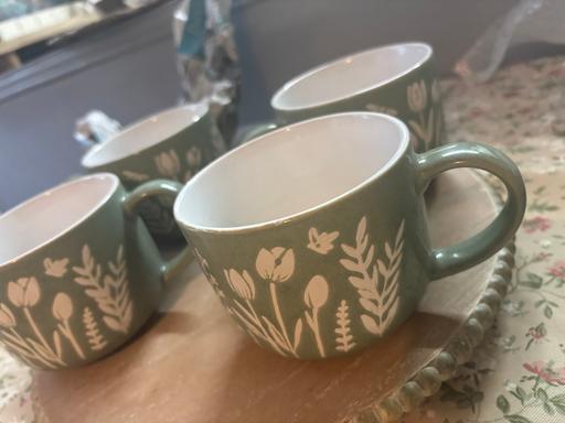  — Set of green mugs