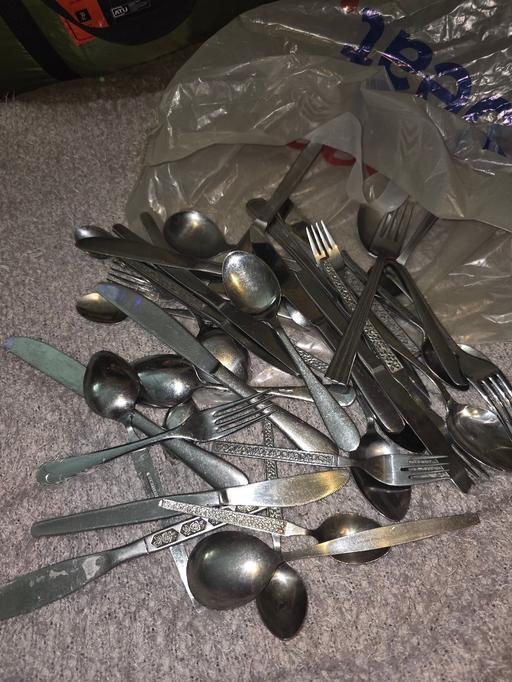  — Large bag of assorted cutlery