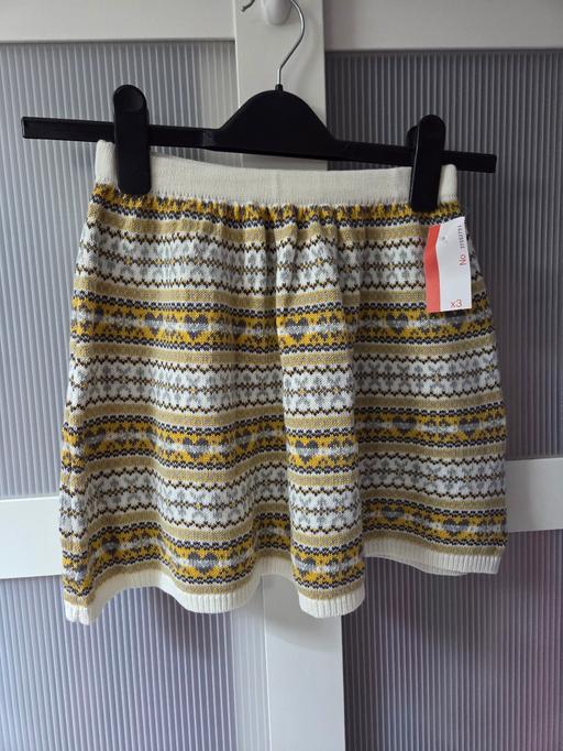  — 🌟NEW🌟 Age 7-8 knitted skirt