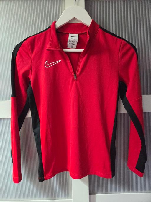  — Size 128-137 (age 8-10) NIKE quarter zip top