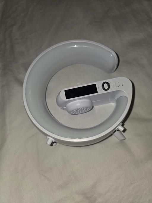  — Charging Clock Radio/Lamp